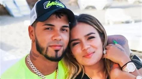 anuel sin playera|Anuel AA muestra que no se borró el tatuaje de Karol。